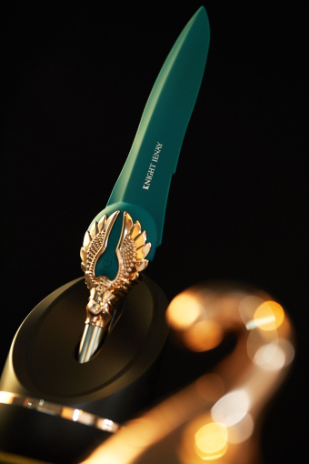 Вишуканий вібратор Knight Jenay FLOWERS & SWORD, маска, стрічка та лубрикант у комплекті - фото №9