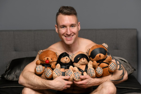 Плюшевий ведмедик HOODED Teddy Bear БДСМ у шкіряному капюшоні з повідцем, 23x16x12 см - фото №7